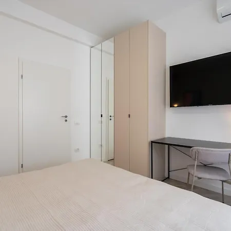 Cismigui Park 2 Bedrooms 16 Bucharest